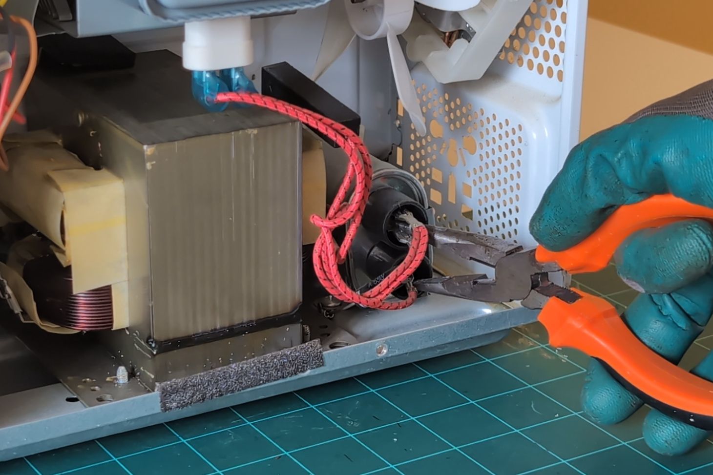 Shorting the capacitor with some pliers.