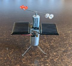 A desktop spinner robot.