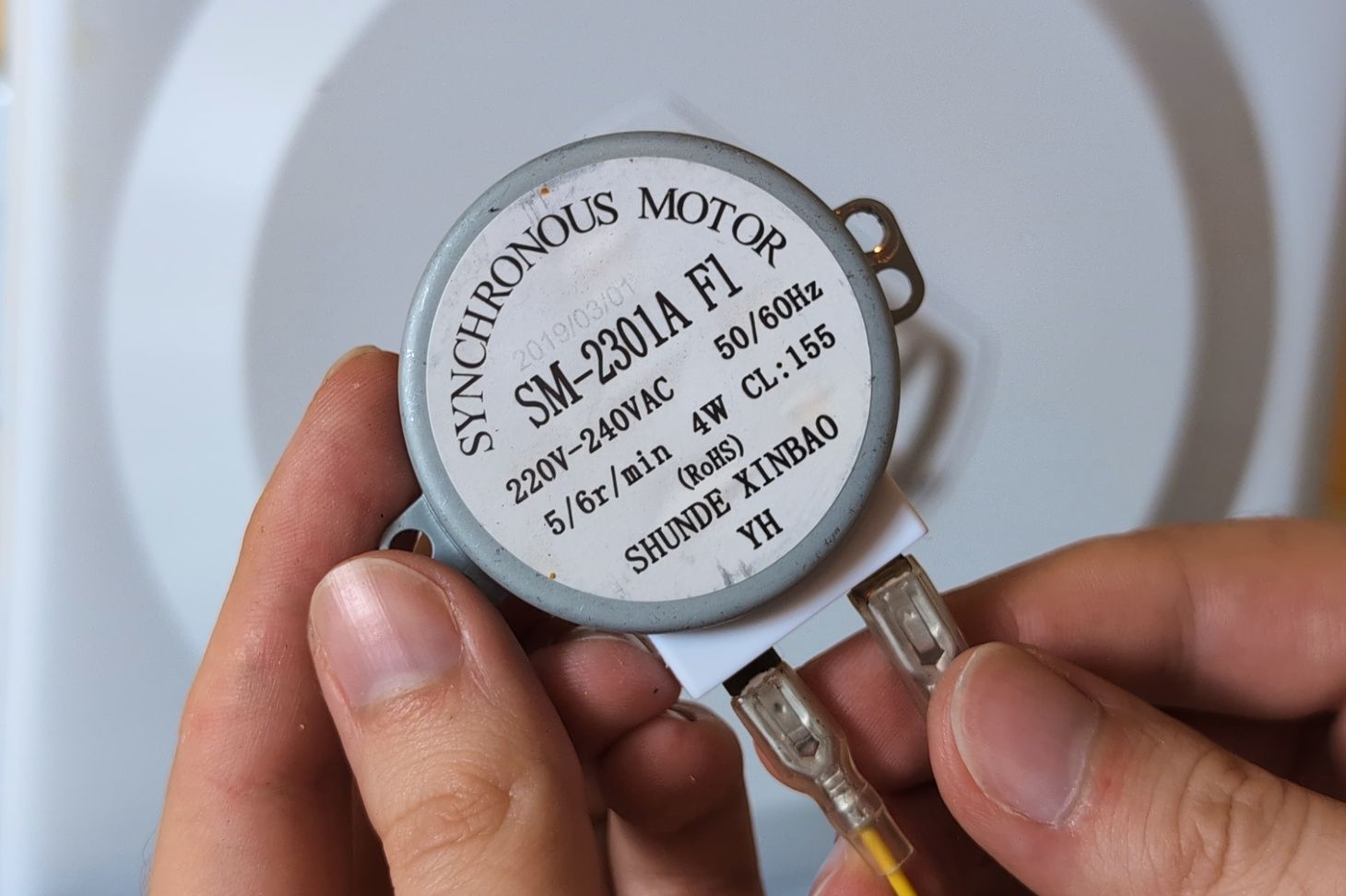The turntable motor.