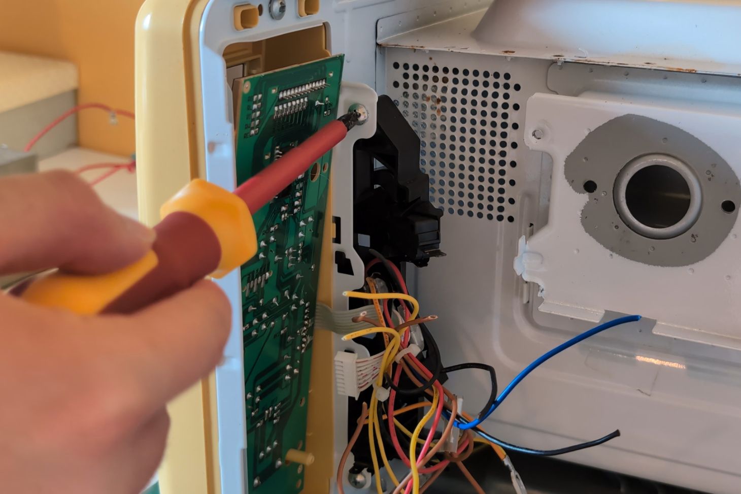 Unscrewing the remaining parts.